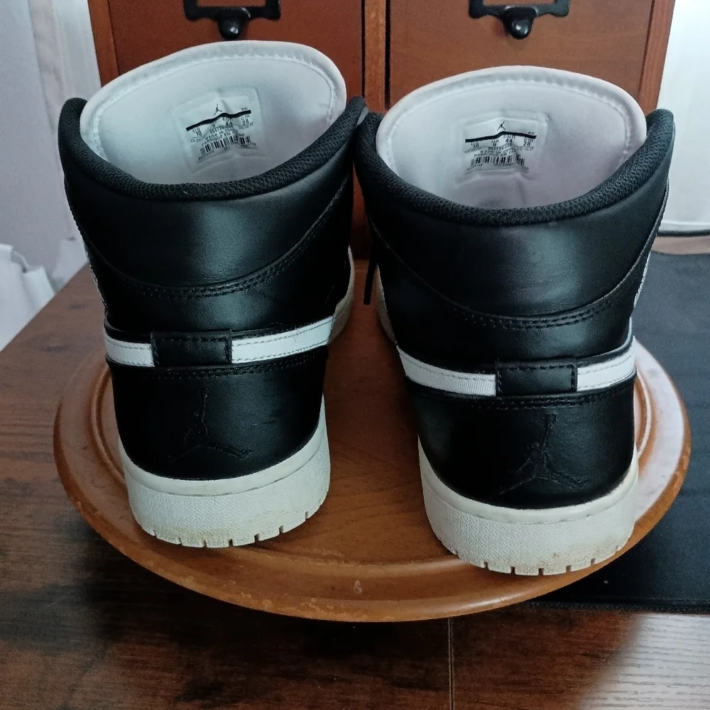 Jordan Athletic Shoes Black and White